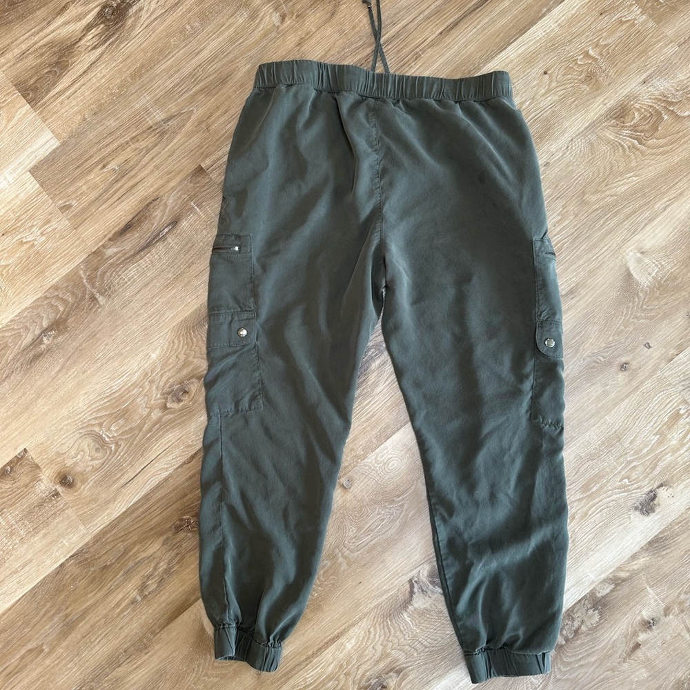 Banana Republic Women's Olive Cargo Jogger Pants - Picture 6 of 6